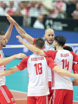 STANĘLIŚMY RAMIĘ W RAMIĘ