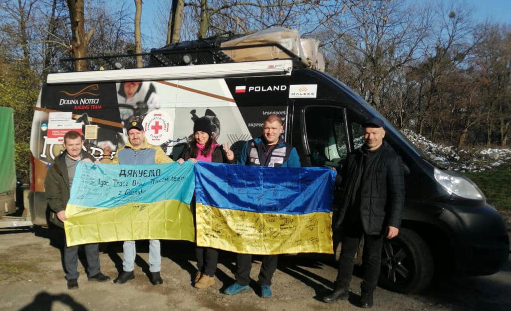 1.	Agnieszka i Łukasz z zespołu Igora Tracza z dostawą dla wolontariuszy, Ukraina, grudzień 2022 r. Fot. archiwum prywatne Igora Tracza