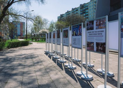 Waldemar Pukalski, dyrektor I Licem Ogólnokształcącego im. Stanisława Żeromskiego w Kielcach: Wystawa przedstawia rzeczywisty problem w uniwersalny sposób