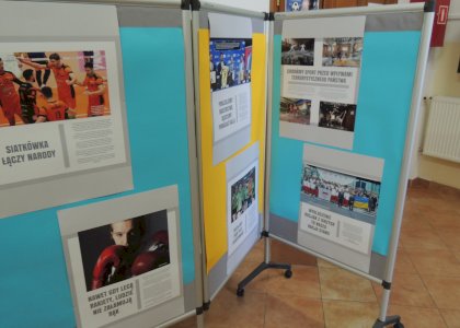 Łomża: Wystawa przypomina, że wojna odbiera ludziom życie, marzenia i wolność